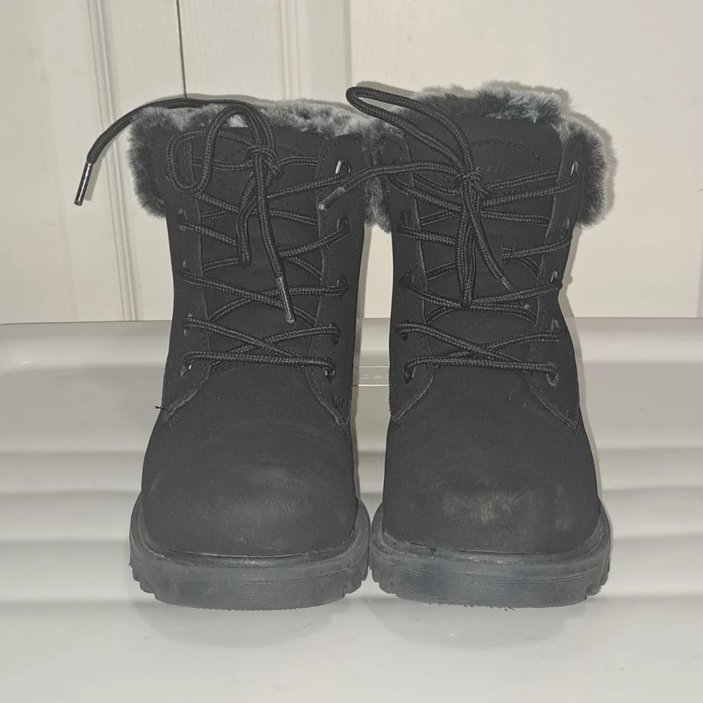 Lugz combat bootie - faux fur - size 2 - lace up non slip memory foam